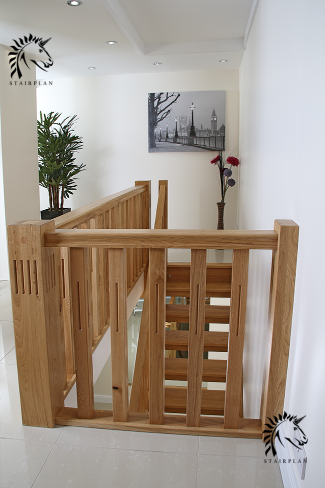 harleck-oak-landing-balustrade. chunky design square flutes
