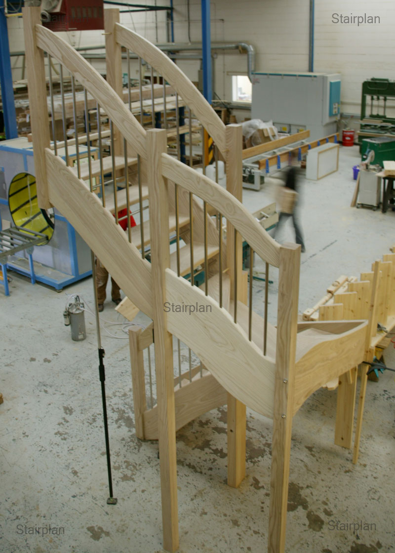Offside handrail on the exit side sweeping handrail