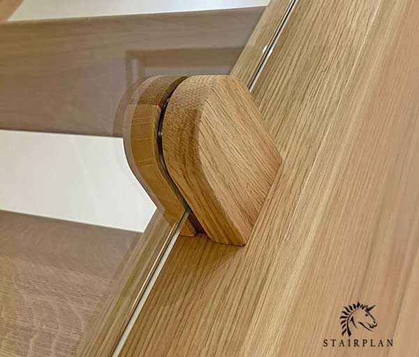 oak glass balustrade bracket