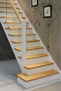 dallas cut string staircase with glass
