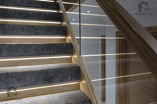 Mnhattan oak staircase with led lights