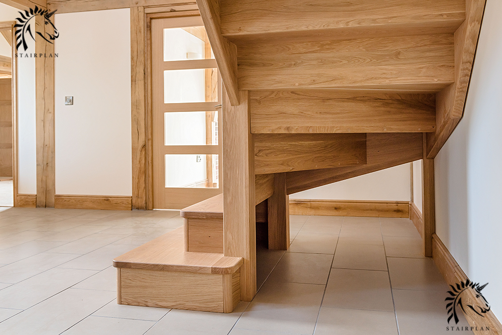 Staircase with exposed underside construction no wedges