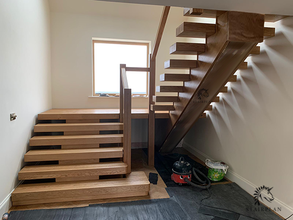 Oak hlaf landing x-vision staircase