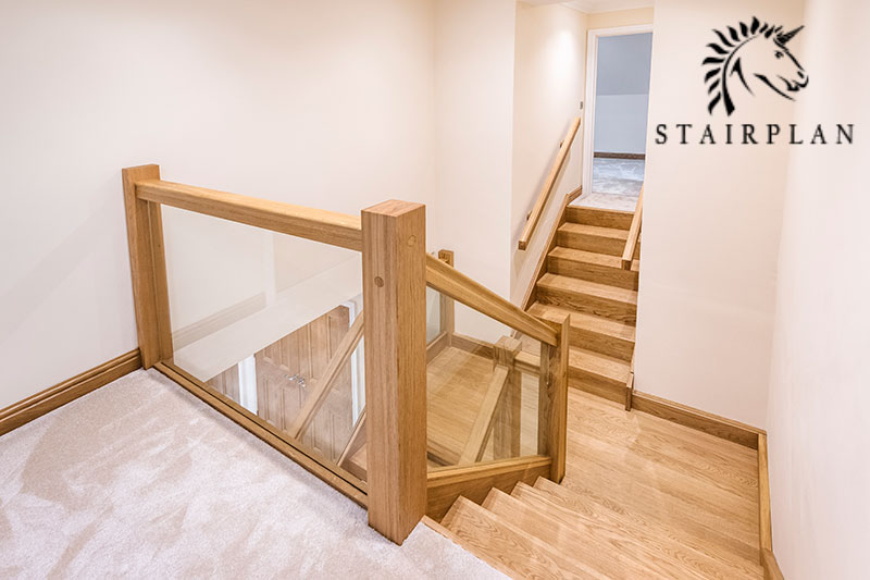 Oak landing balustrade with embeeded glass